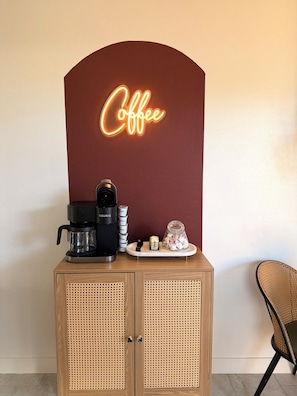 Interior - Modern Desert Getaway in Peoria with 2-bedrooms (Peoria)