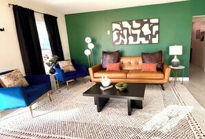 Smart TV - Modern Desert Getaway in Peoria with 2-bedrooms (Peoria)