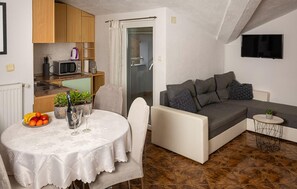 Smart TV - Cozy apartment in Tribalj with WiFi (Tribalj)