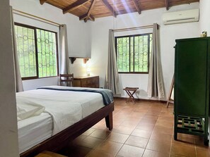 Internet, bed sheets - Epic Playera House- 15 min Playa Negra, Guanacaste (Provincia de Guanacaste)