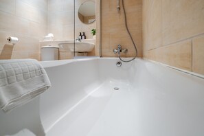 Hair dryer - Superior City Retreat | 2BD 2BTH + Free Parking (Merseyside)