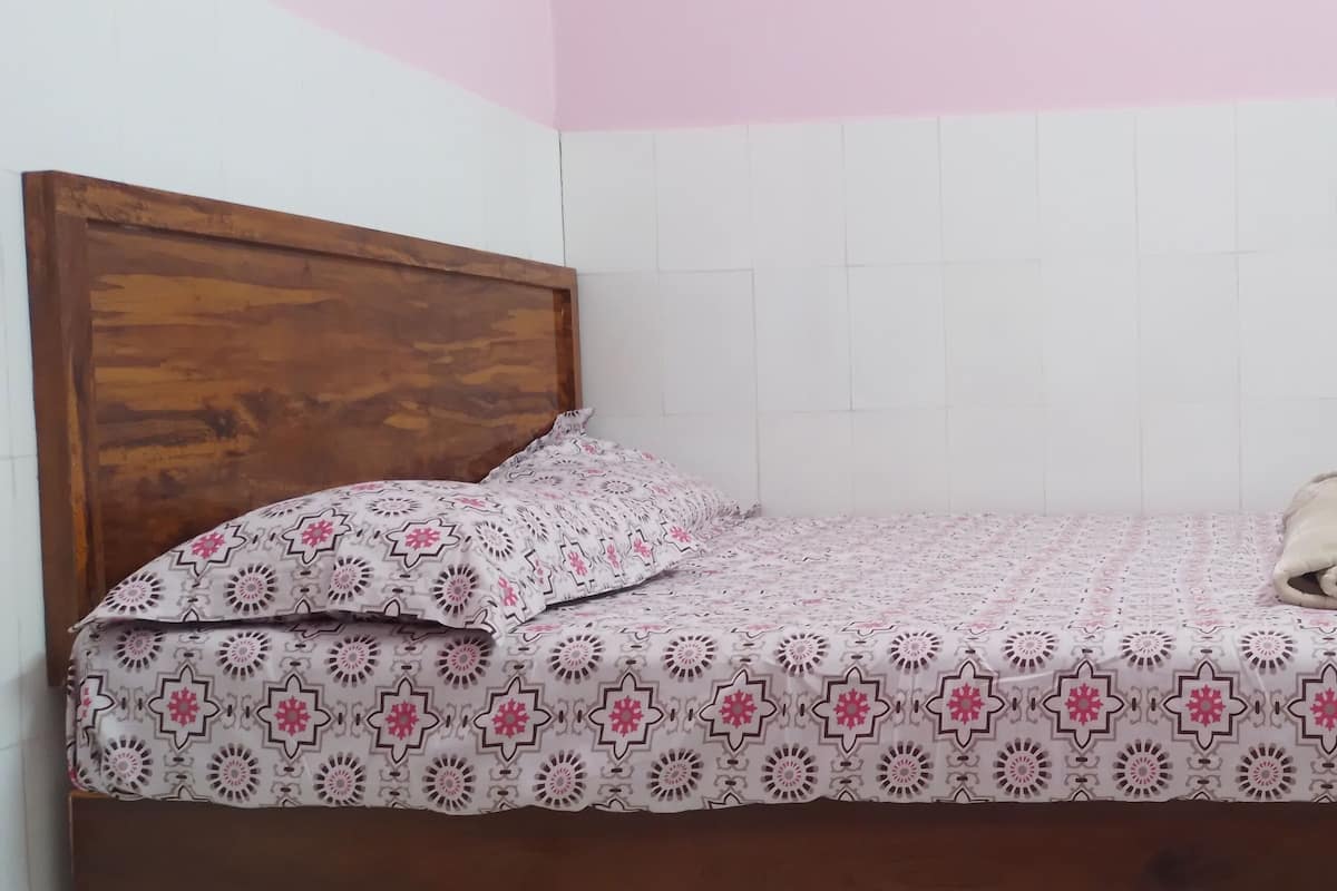 Chambre Confort Double ou avec lits jumeaux, vue ville | Wi-Fi gratuit