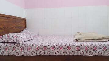 Chambre Confort Double ou avec lits jumeaux, vue ville | Wi-Fi gratuit, draps fournis