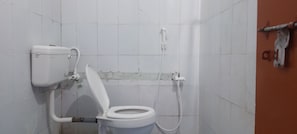 Chambre Confort Double ou avec lits jumeaux, vue ville | Salle de bain