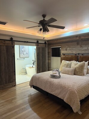 Room - Serene Stay with Gorgeous Views, Bright, Cozy & Close to Everything Fruita.  (Loma)