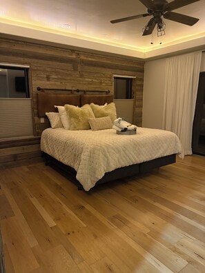 Silitysrauta/-lauta, ilmainen Wi-Fi, vuodevaatteet