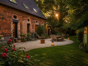 Outdoor dining - The villa Eden gite premium (La Vieux-Rue)