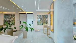 A modern hotel lobby with a marble floor, large windows with city views, and a minimalist design. - Sofistica o na Gra a Calmaria a 5 min da Barra (Salvador)