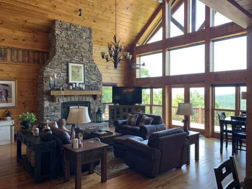 Beautiful Mountain Views - 5BR & 4.5 Bath - Grand Home on 2 Acres, Best Location