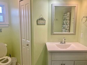 SĂšche-cheveux, serviettes fournies