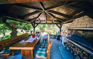 Outdoor dining - Amazing apartment in Podstrana with WiFi (Podstrana)