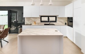 Fridge, microwave, oven, dishwasher - Luxurious home in Klis (Klis)