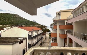 Property grounds - Lovely apartment in Drvenik with house sea view (Drvenik)