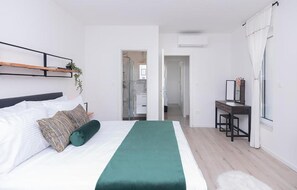 2 bedrooms, iron/ironing board, travel cot, free WiFi - Gorgeous apartment in Podstrana with WiFi (Podstrana)