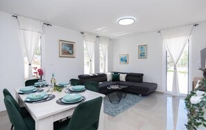 Dining - Gorgeous apartment in Podstrana with WiFi (Podstrana)