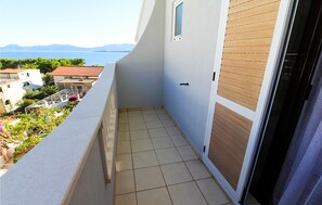 Property grounds - Beautiful apartment in Zivogosce (Zivogosce)