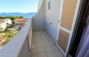 Property grounds - Awesome apartment in Zivogosce with WiFi (Zivogosce)