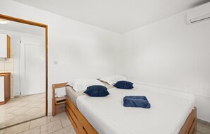 Room - 1 bedroom cozy apartment in Betina (Betina)