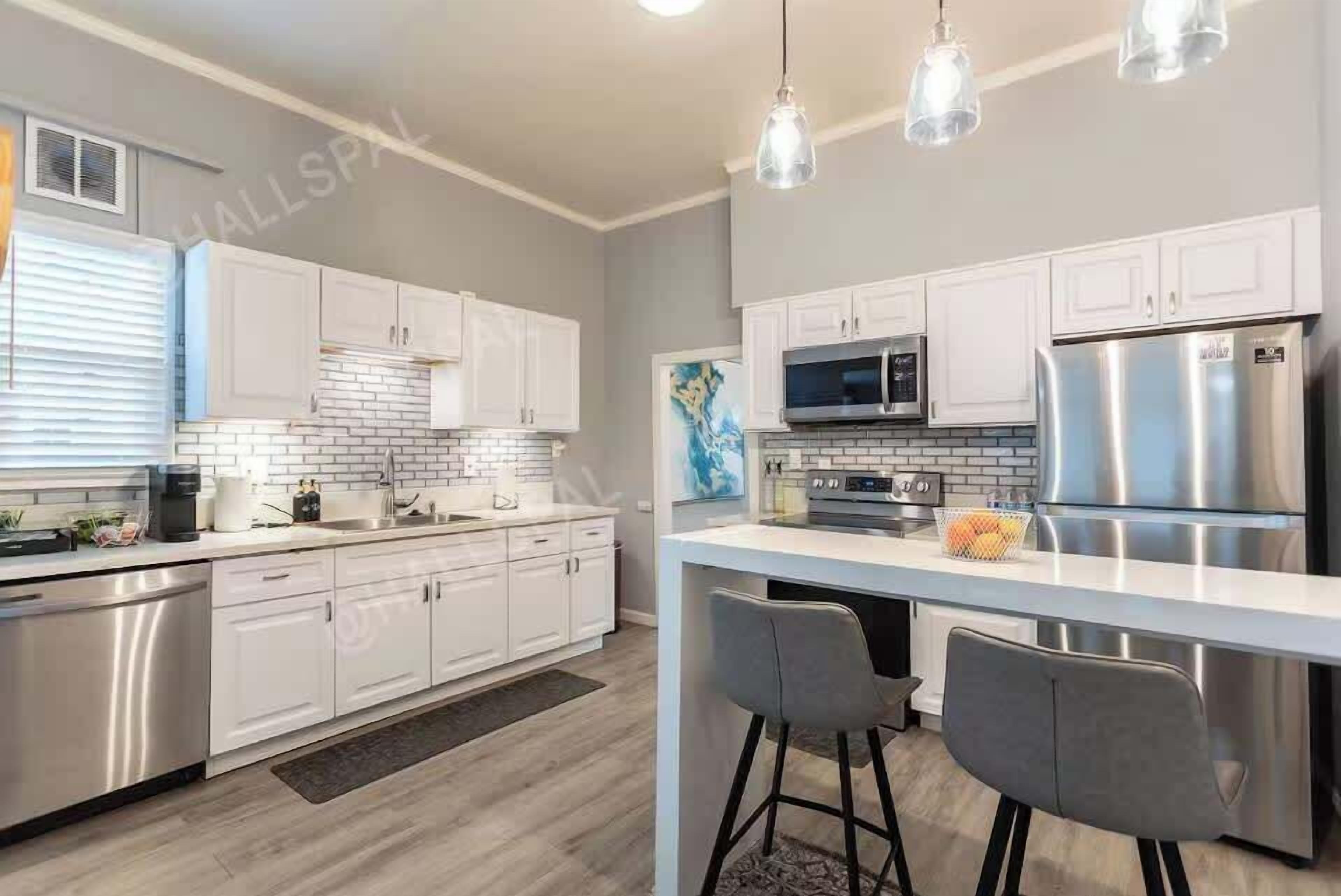 Geladeira, micro-ondas, fogão, cooktop