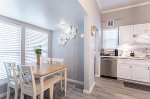 Dining - Mansion Flats Majestic - Central Downtown (Sacramento)