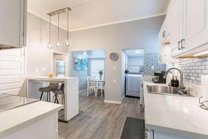 Fridge, microwave, oven, stovetop - Mansion Flats Majestic - Central Downtown (Sacramento)
