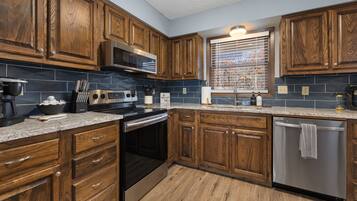 Fridge, microwave, stovetop, dishwasher