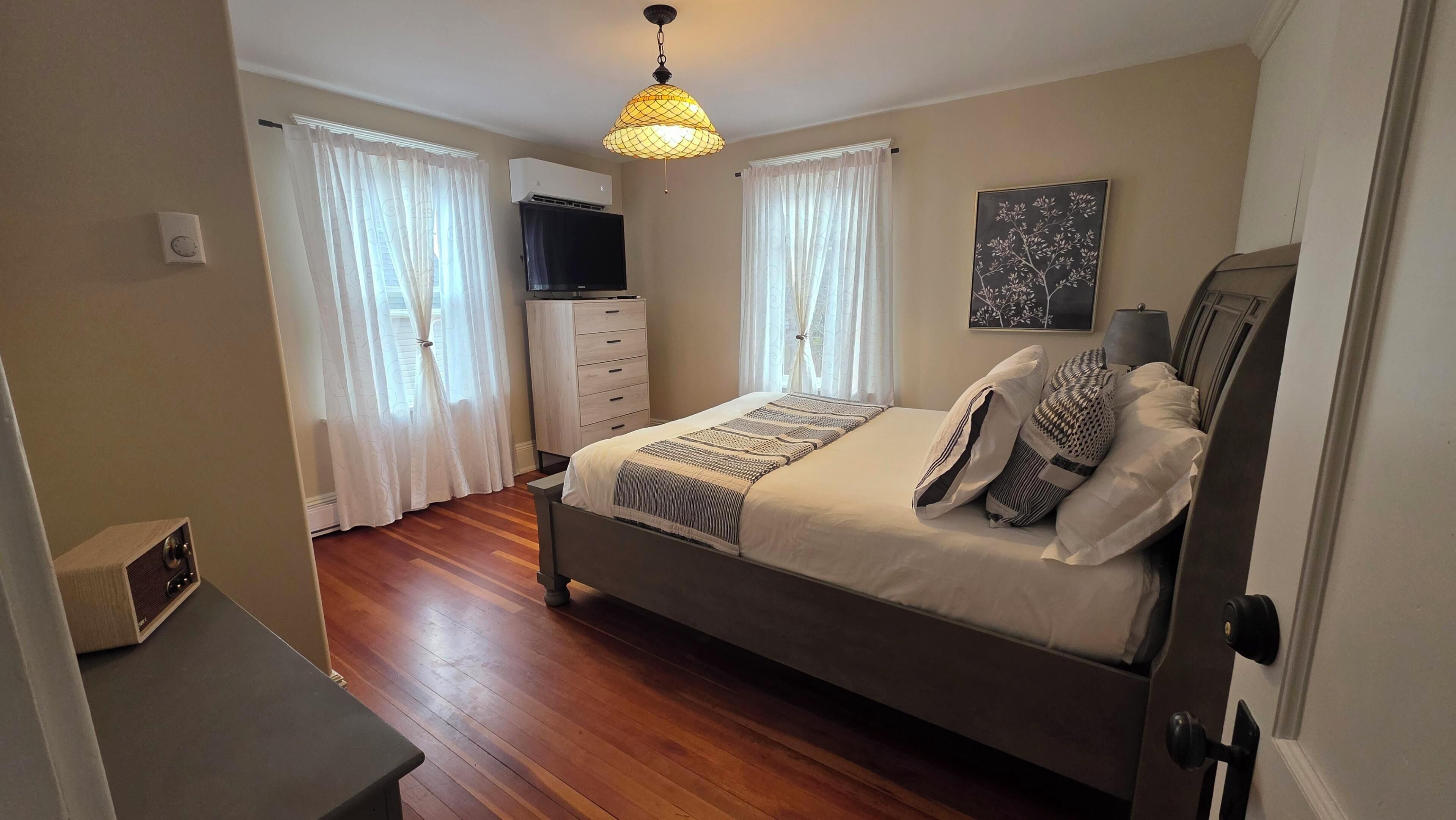 Iron/ironing board, travel cot, WiFi, bed sheets