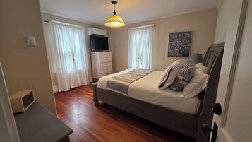 Iron/ironing board, travel cot, WiFi, bed sheets