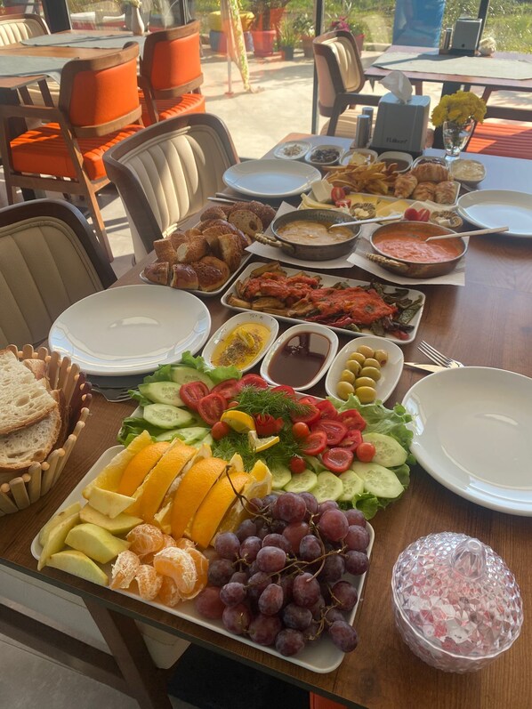 Daily to-go breakfast (TRY 350 per person) - Roden Apart Hotel (Samsun)