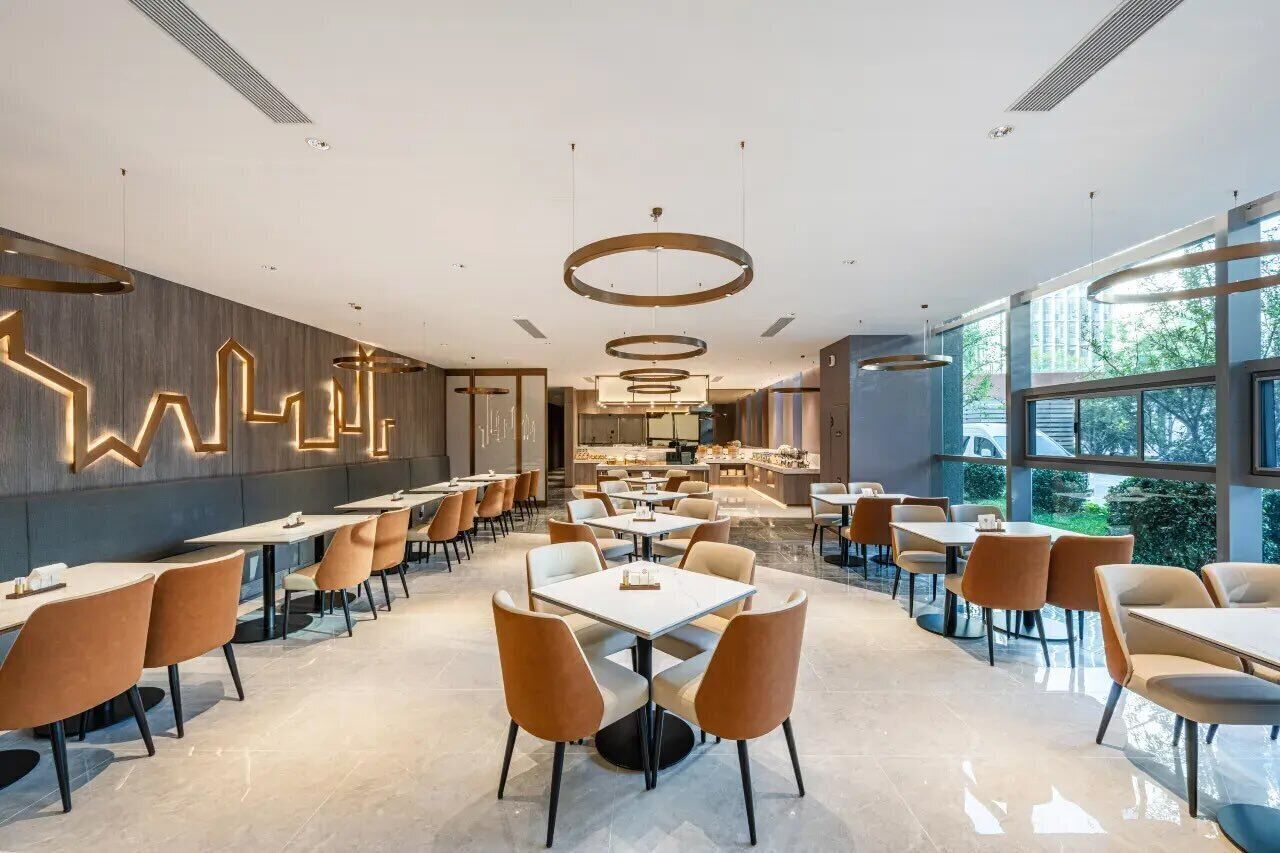 Daily buffet breakfast (CNY 48 per person)