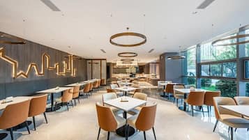 بوفيه فطور يوميًا بتكلفة قدرها (48 CNY للشخص)