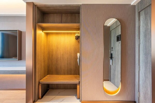 Comfort szoba kétszemélyes ággyal | Laptophoz jól használható munkafelület és ingyenes wifi