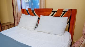 Iron/ironing board, WiFi, bed sheets