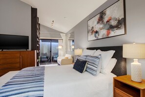 2 bedrooms, iron/ironing board, free WiFi, bed sheets - Hideaway Haven Getaway-W/Patio, Lounge Deck & Grill (Tampa)