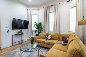 Smart TV - World Cup  Metro to Stadium  Sleeps 22+Casita (Houston)