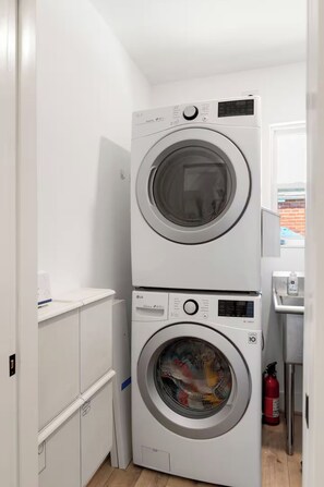 Interior - World Cup  Metro to Stadium  Sleeps 22+Casita (Houston)