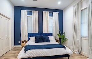 6 bedrooms, iron/ironing board, free WiFi, bed sheets - World Cup  Metro to Stadium  Sleeps 22+Casita (Houston)