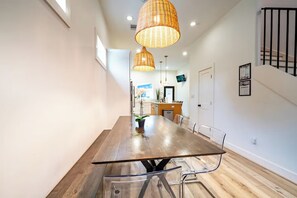 Dining - World Cup  Metro to Stadium  Sleeps 22+Casita (Houston)