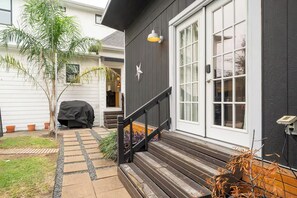 Exterior detail - World Cup  Metro to Stadium  Sleeps 22+Casita (Houston)