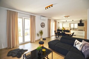 TV - Golden Horizon Apartment (Bale)