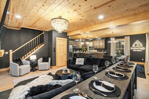 Interior - Black Diamond Retreat - Luxe Mountain Escape (McGaheysville)