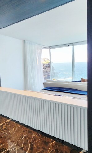 Iron/ironing board, WiFi, bed sheets - Diamond Bay Clifftop Apartment (Vaucluse)