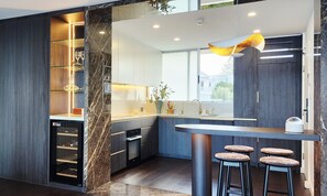 Private kitchen - Diamond Bay Clifftop Apartment (Vaucluse)