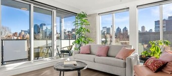 Luxury Downtown Suite | Sleeps 6 |AC| Free Parking