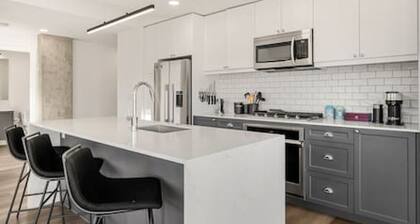 Luxury Downtown Suite | Sleeps 6 |AC| Free Parking