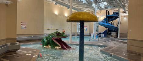 Una piscina techada, una piscina climatizada