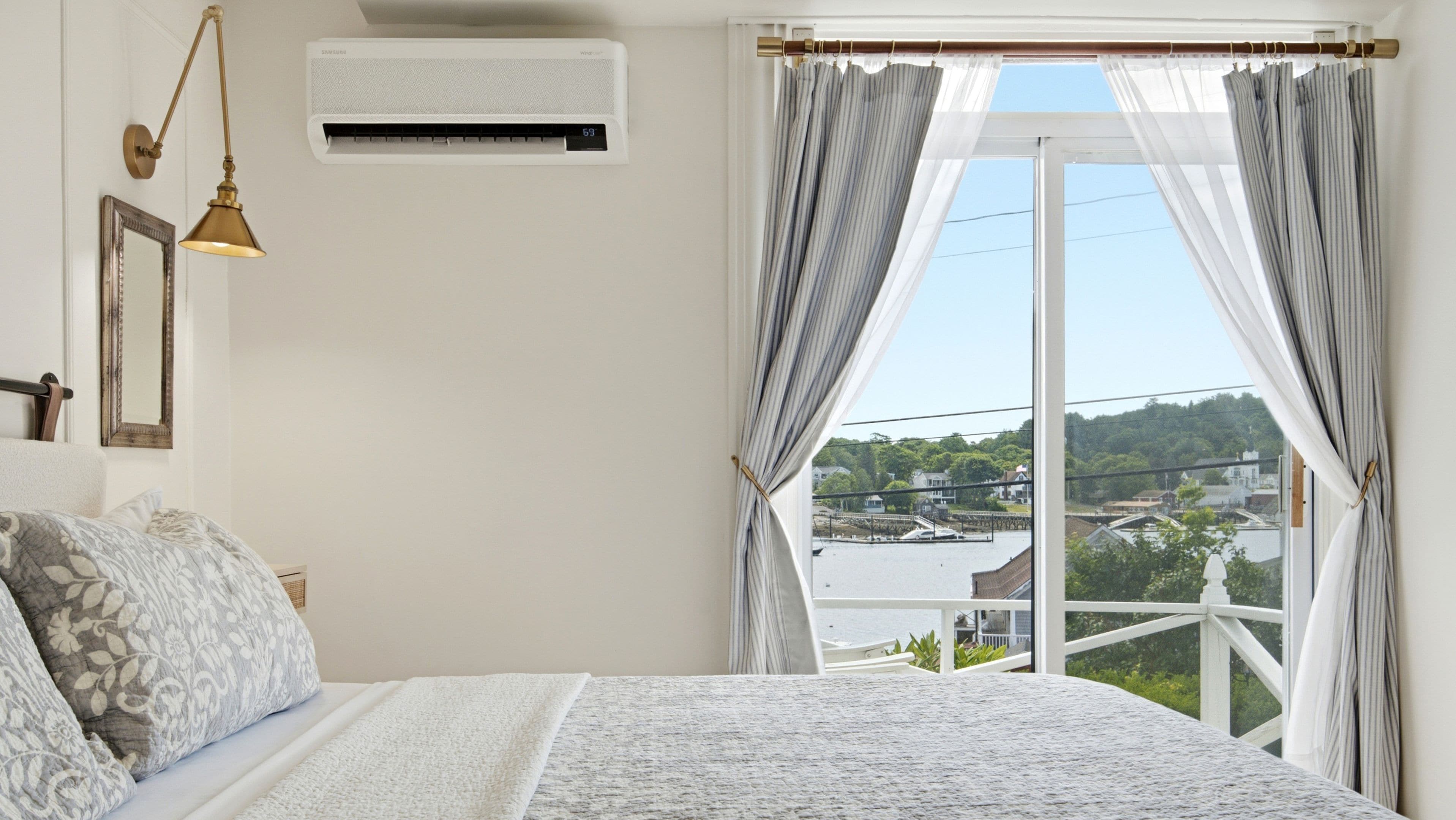 GL 2 King Suite, with spectacular Harbour Views!
