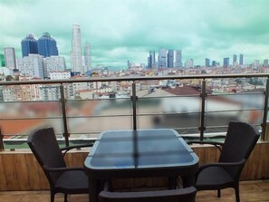 Outdoor dining - Vizon Hotel (Istanbul)