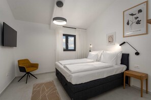 6 bedrooms, iron/ironing board, travel cot, free WiFi - Casa Meer an sea-view retreat with panoramic pool (Zagorje)