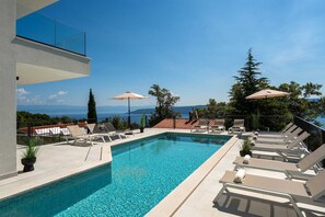 A heated pool - Casa Meer an sea-view retreat with panoramic pool (Zagorje)